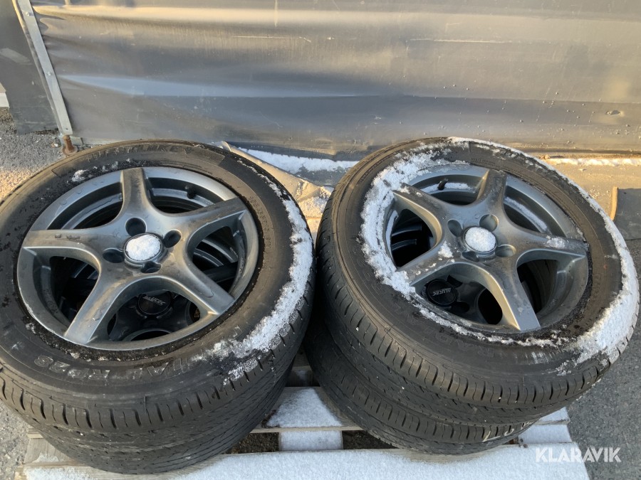 Sommardäck på fälg 4st