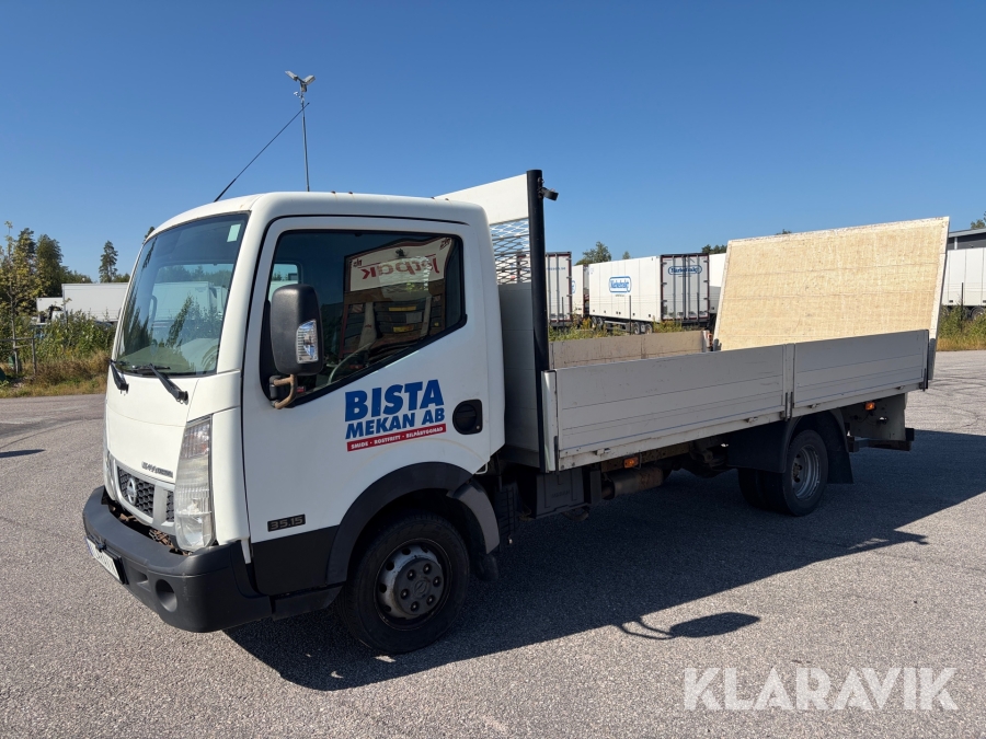 Flakbil Nissan NT400 Cabstar Enkelhytt 3.5t 2.5 Manuell 146 hk med bakgavellyft
