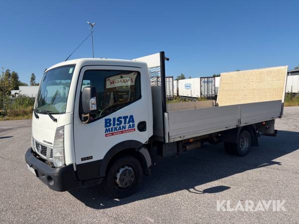 Flakbil Nissan NT400 Cabstar Enkelhytt 3.5t 2.5 Manuell 146 hk med bakgavellyft