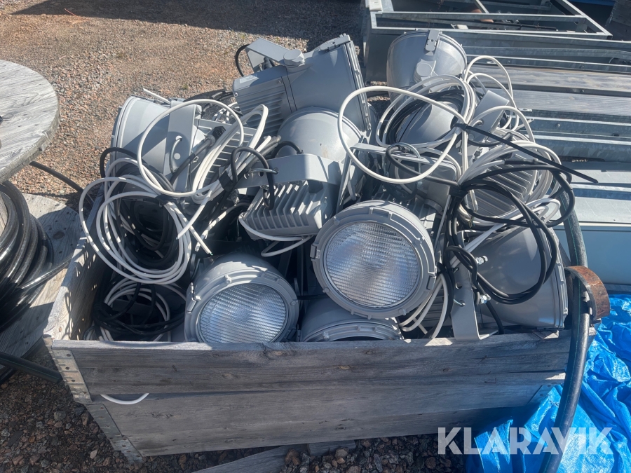 Armaturer i låda