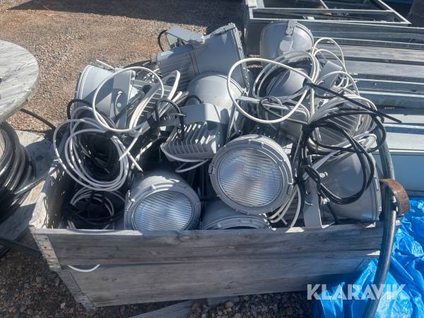 Armaturer i låda