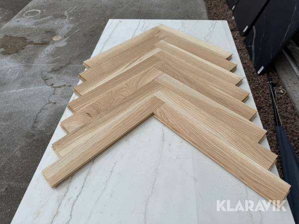 Massiv fiskbensparkett 200 kvm