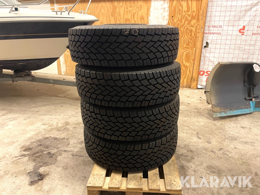 Lastbilsdäck på fälg 4 st