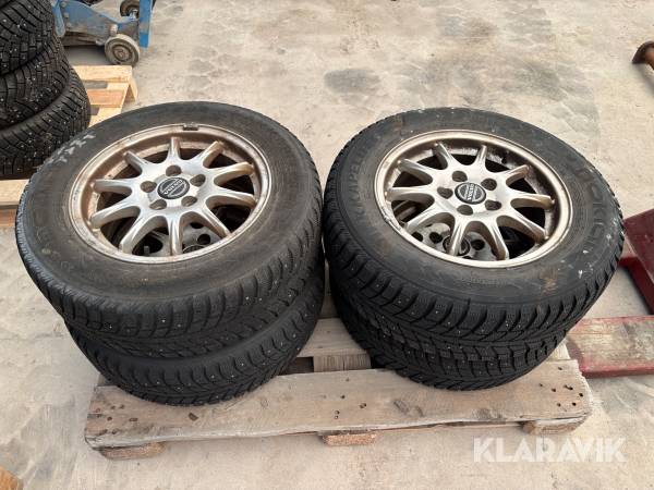 Vinterdäck på fälg Nokian 205/65R15 4st