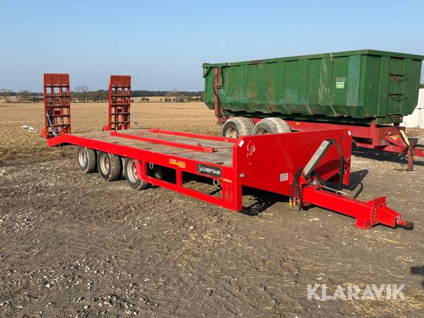 3- axlad maskintrailer Chieftain med hydrauliska ramper