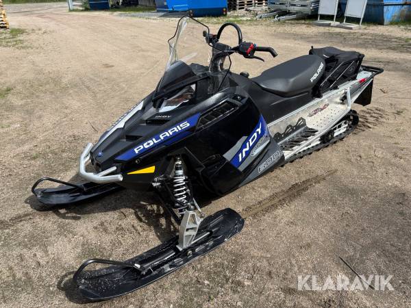 Snöskoter Polaris Indy Voyageur 600 144"