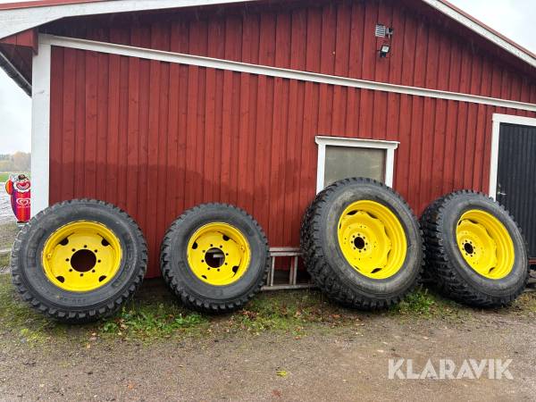 Traktordäck Nokian 440/80R34 Och 360/80R24 4 st