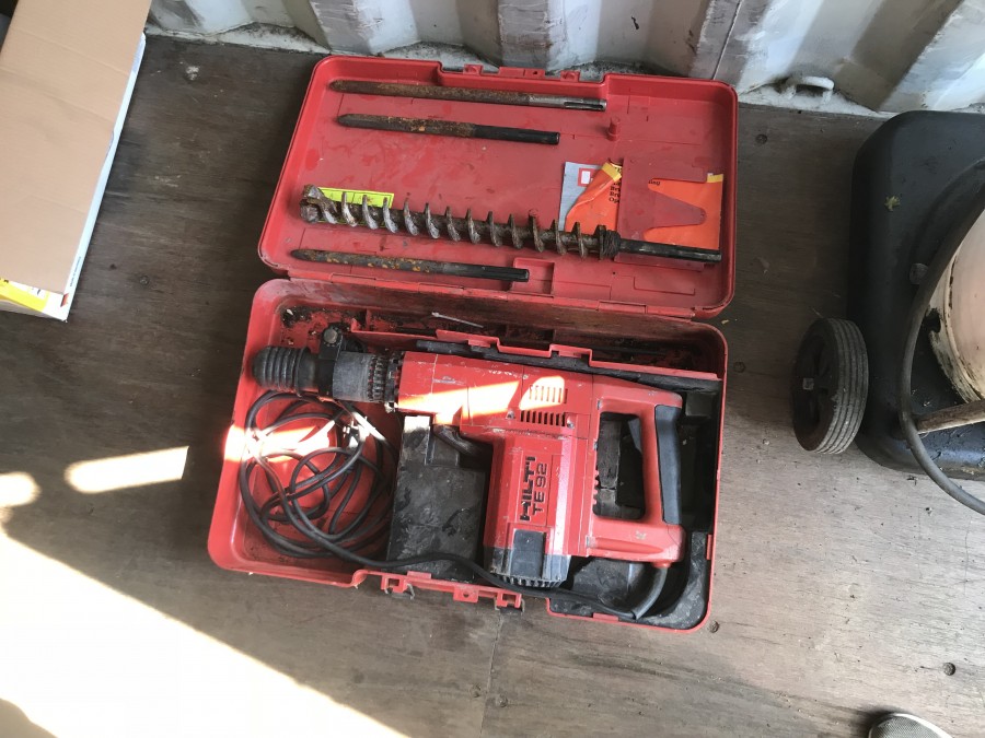Bilmaskin Hilti te92