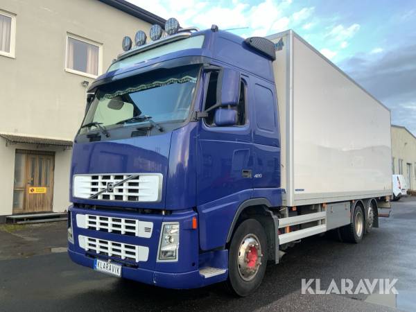 Lastbil Volvo FH 12 med bakgavellyft