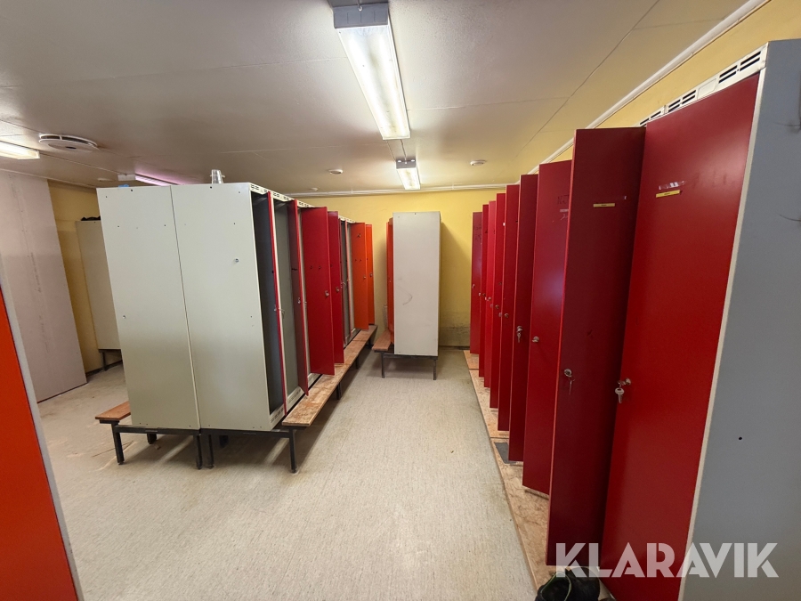 Omklädningsskåp 61st skåp fördelade på sektioner i olika storlekar