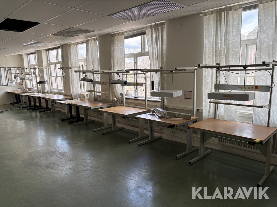 Höj- och sänkbara arbetsbord 13st