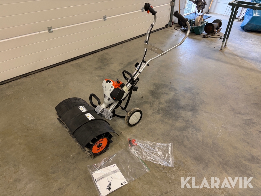 Multimaskin Stihl MM 56 med sopvals