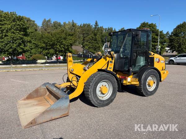 Hjullastare CAT 906M med redskap