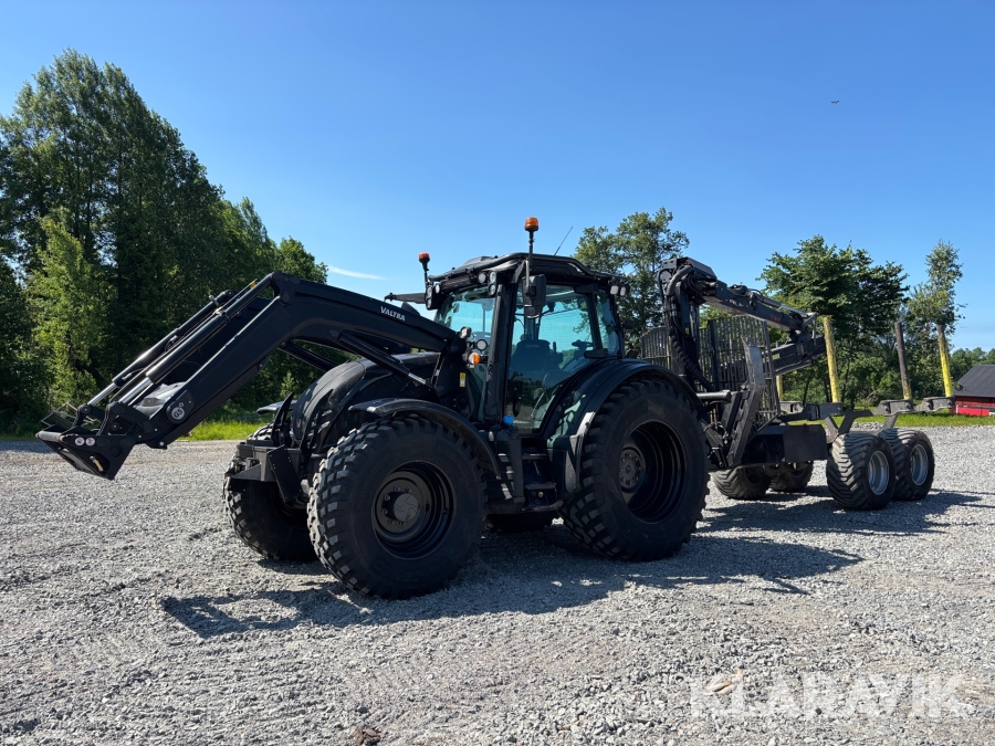 Traktor Valtra N 175D med frontlastare / Palms Skogsvagn med kran