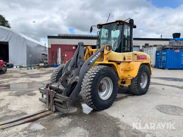 Hjullastare Volvo L40B med 3 skopor & hydrauliska gafflar