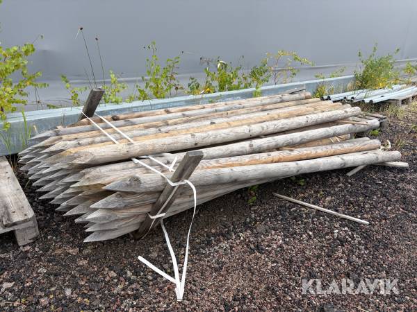 Trästolpar/Trädstöd ca 48 st