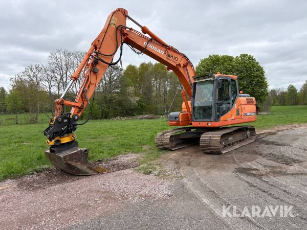 Grävmaskin Doosan DX 140LC med tiltrotator & skopa