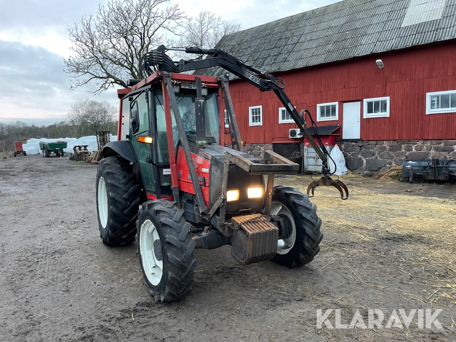 Traktor Valmet 700 med kran