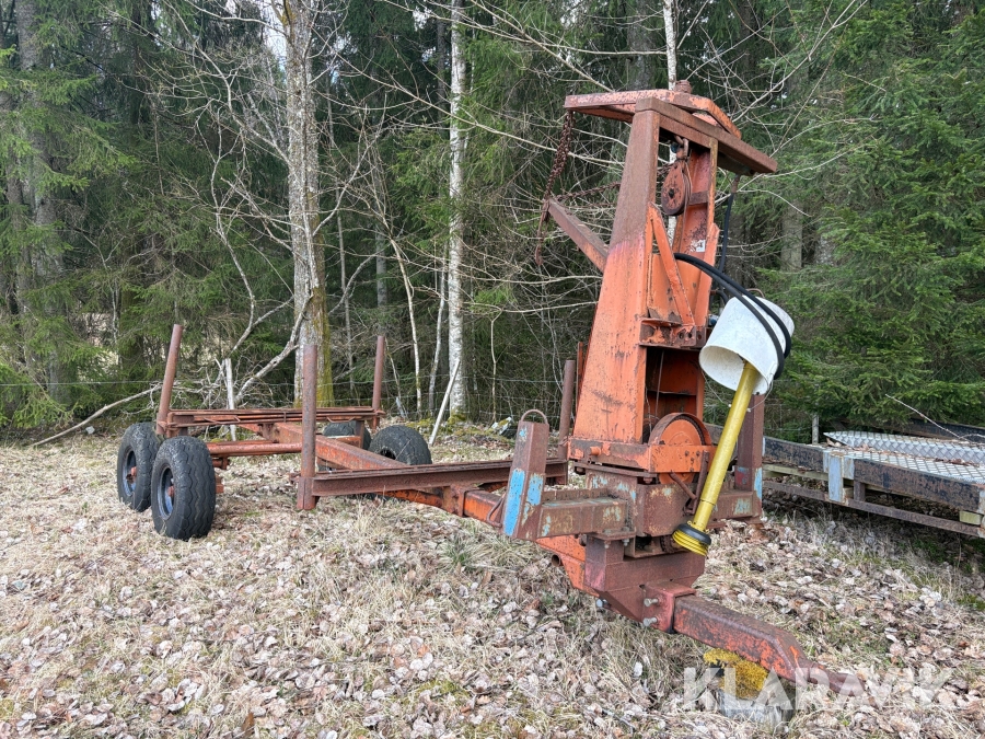 Skogsvagn med vinsch