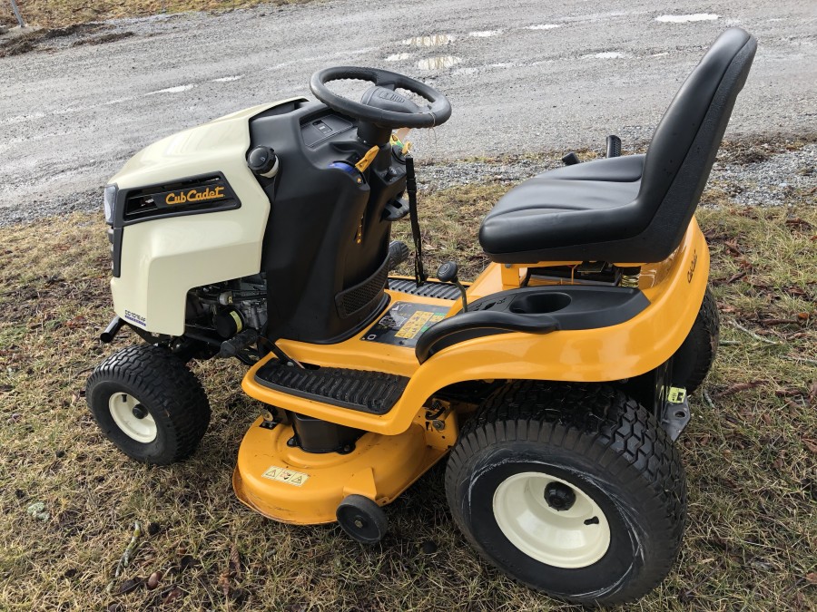 Åkgräsklippare Cub Cadet