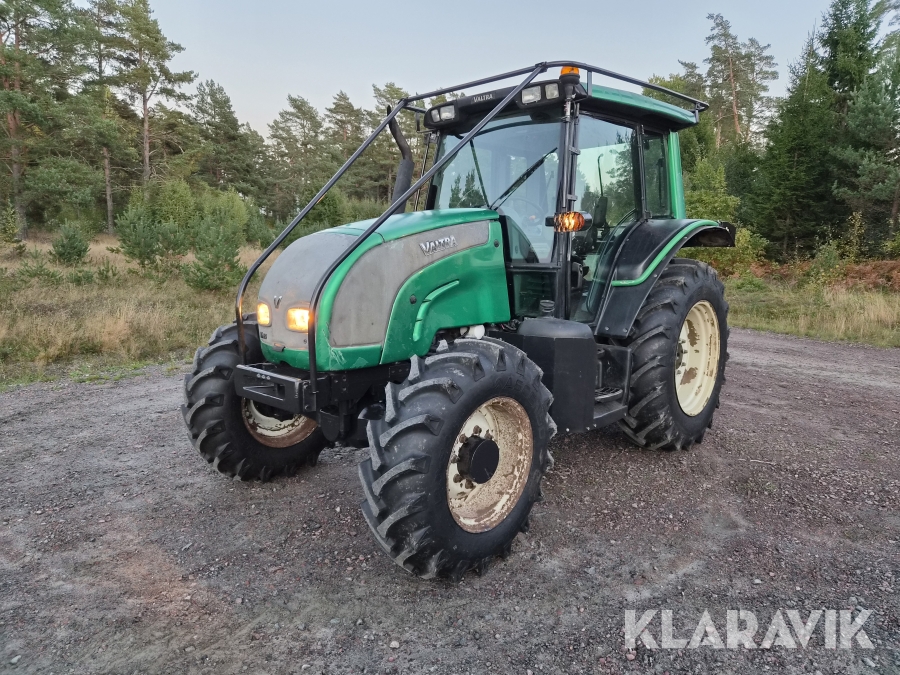 Traktor Valtra N91 skogsutrustad