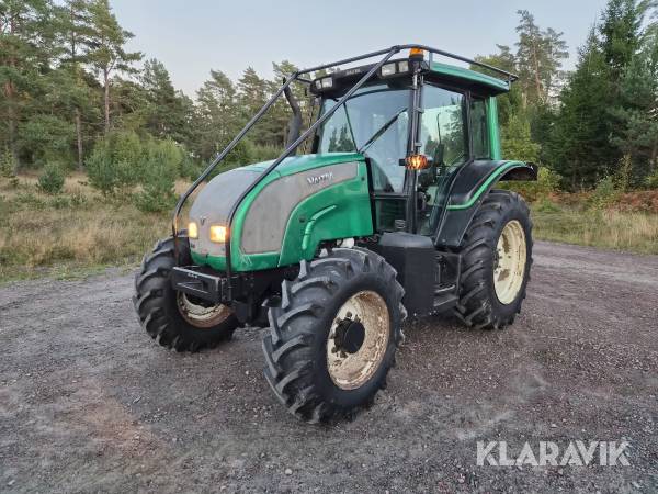 Traktor Valtra N91 skogsutrustad