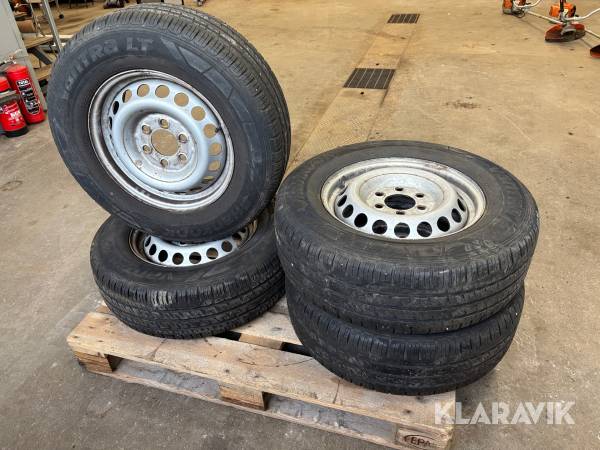 Sommardäck på fälg Hankook 235/65-16C 4st