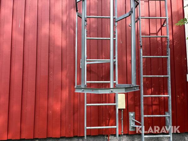 Fasadstege med skydd Heri