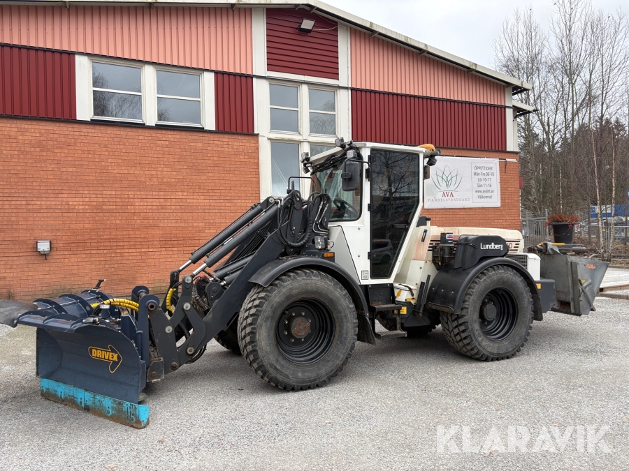 Hjullastare Lundberg 8240 med vikplog & sandspridare