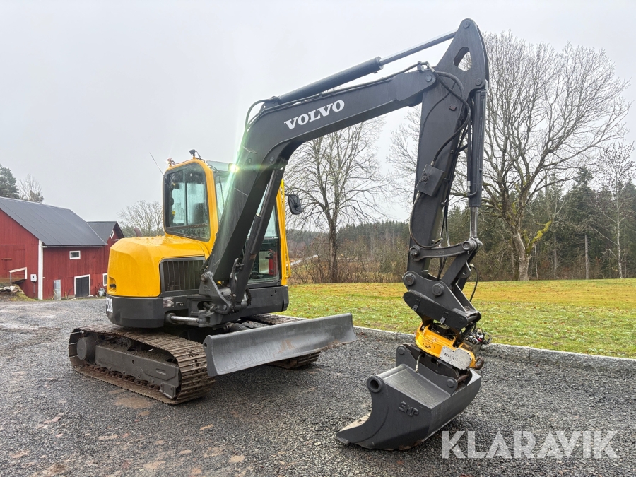Grävmaskin Volvo ECR58 med tiltrotator och flera skopor