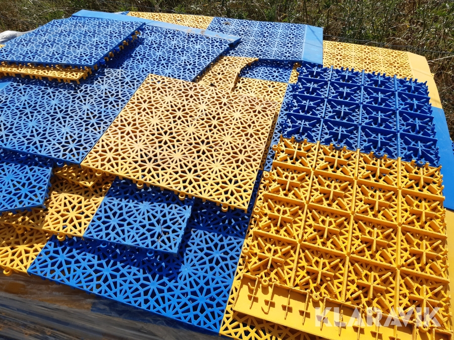 Golvplattor plast ca 70m2