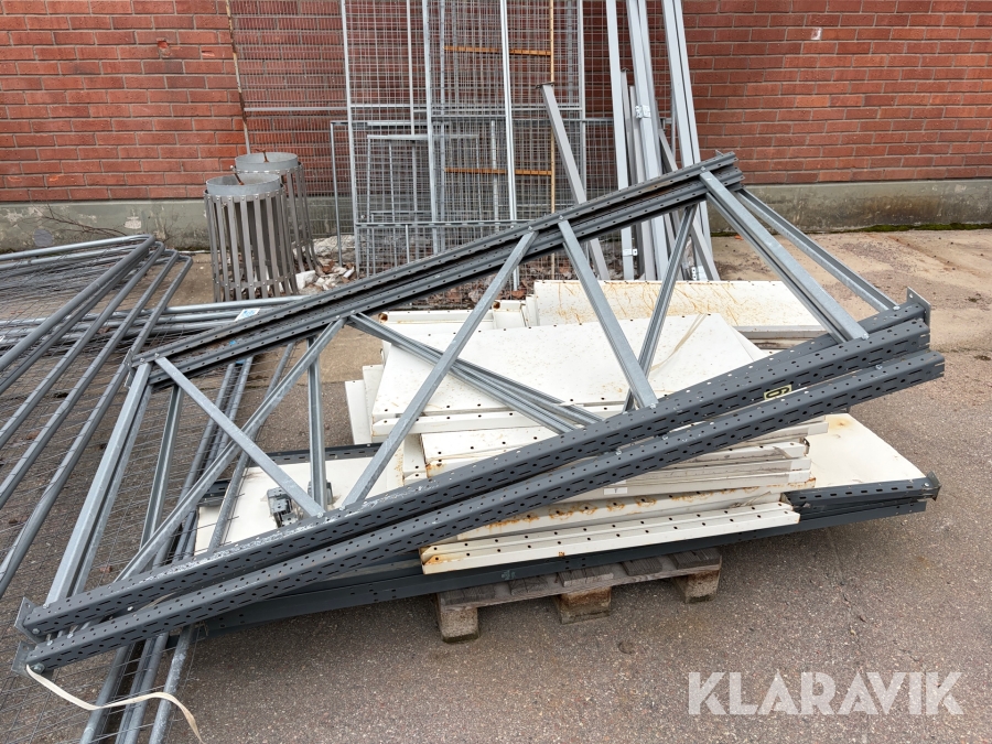 Ställage och gallerstaket