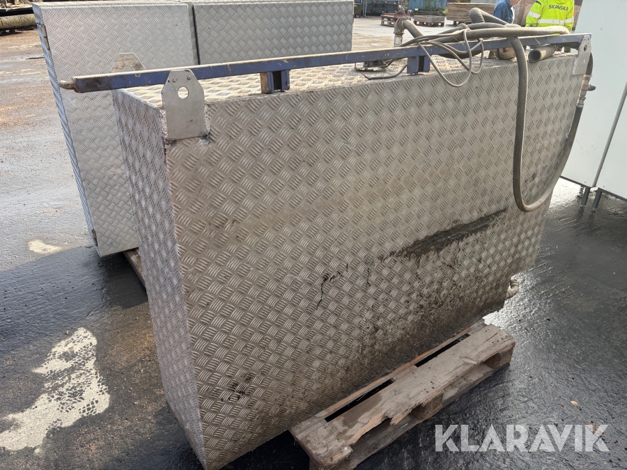 Vattentank   1 st, Diseltankskåp 1 st Låda  2 st, (Aluminium)