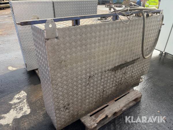 Vattentank   1 st, Diseltankskåp 1 st Låda  2 st, (Aluminium)