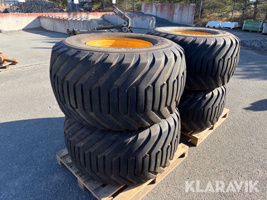 Entreprenaddäck med fälg BKT 600/55-22.5