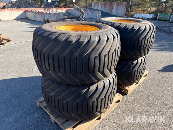 Entreprenaddäck med fälg BKT 600/55-22.5