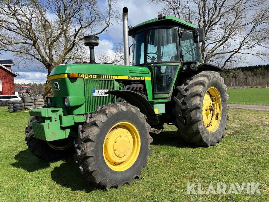 Traktor John Deere 4040
