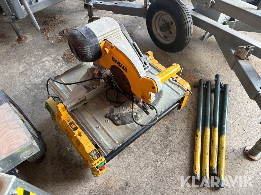 Bordssåg Dewalt DW 743