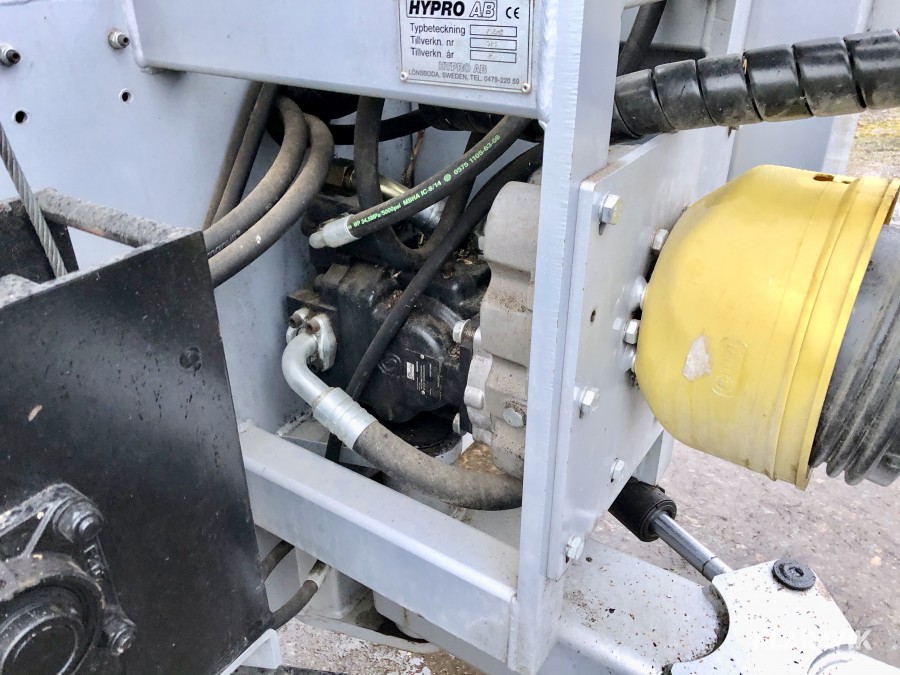 Hjulburen traktorprocessor med fällgrip