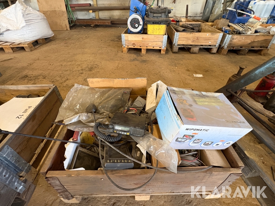 Parti med tung fordonselektronik Komradio, Backkamera, m.m.