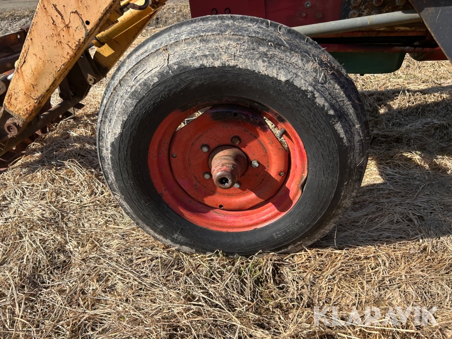 Traktor Volvo BM 600 med redskap