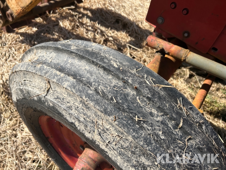 Traktor Volvo BM 600 med redskap