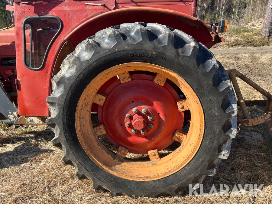 Traktor Volvo BM 600 med redskap