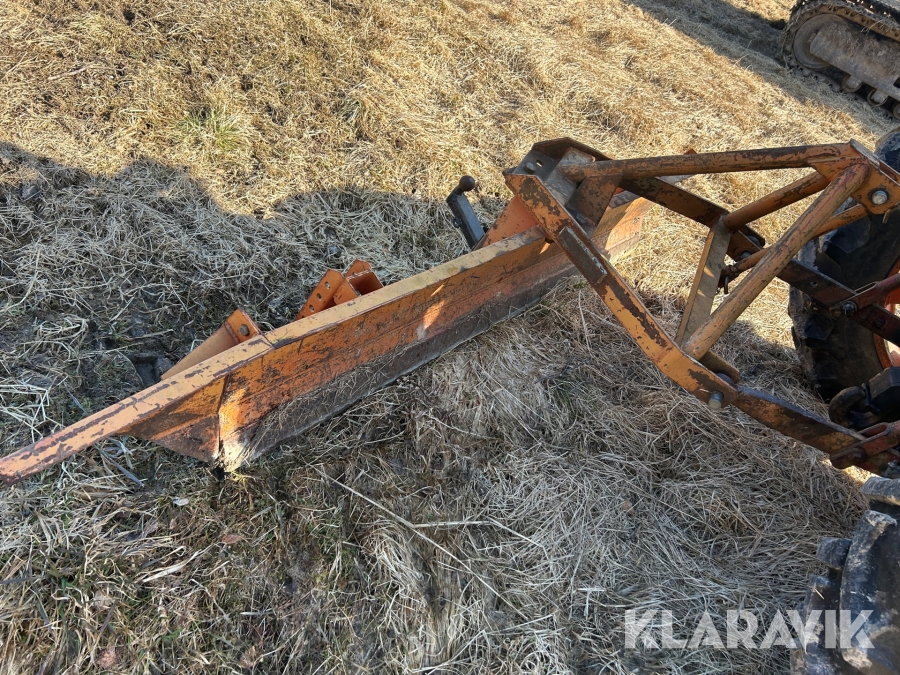 Traktor Volvo BM 600 med redskap