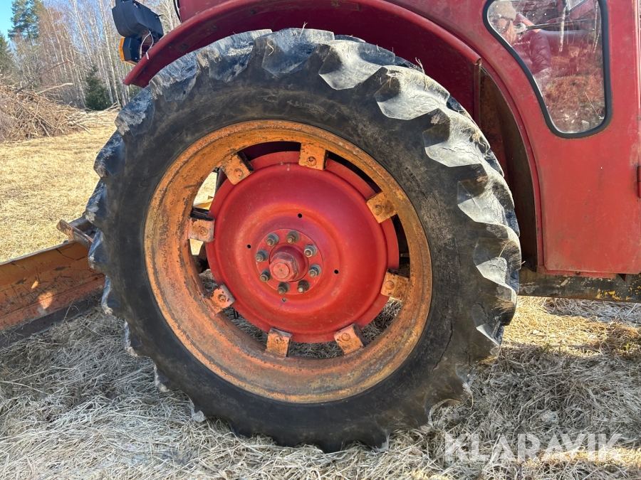 Traktor Volvo BM 600 med redskap