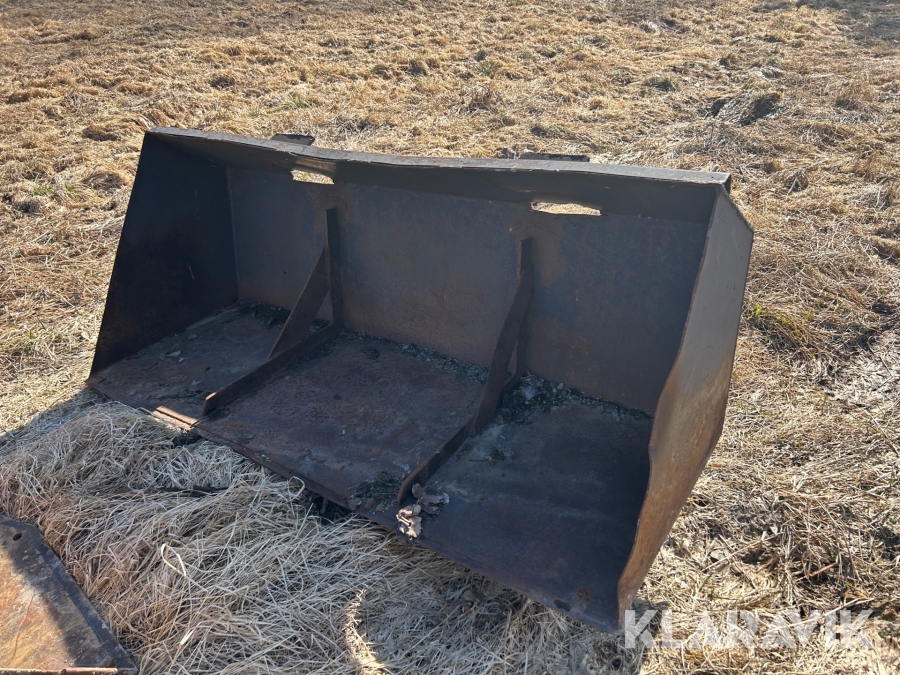 Traktor Volvo BM 600 med redskap