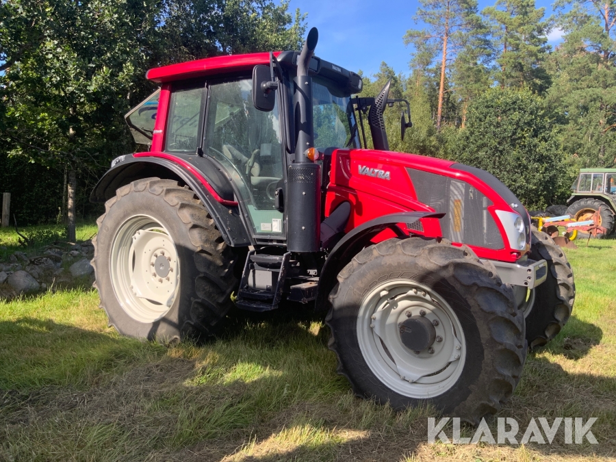 Traktor Valtra N113