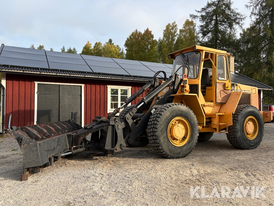 Hjullastare Volvo BM 4300 med snöblad