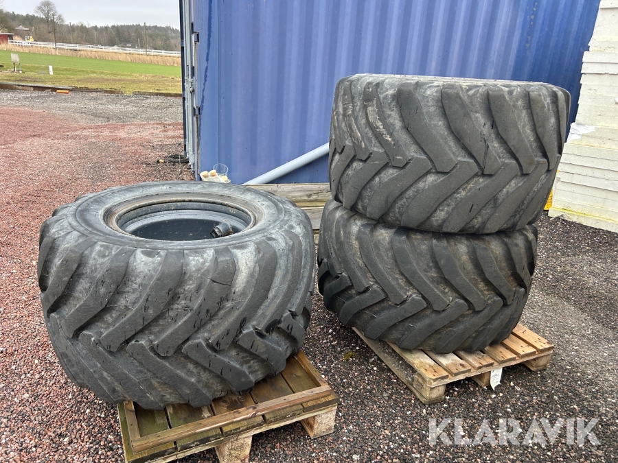 Grävmaskinsdäck Alliance Flotation 331 på plåtfälgar 3 st