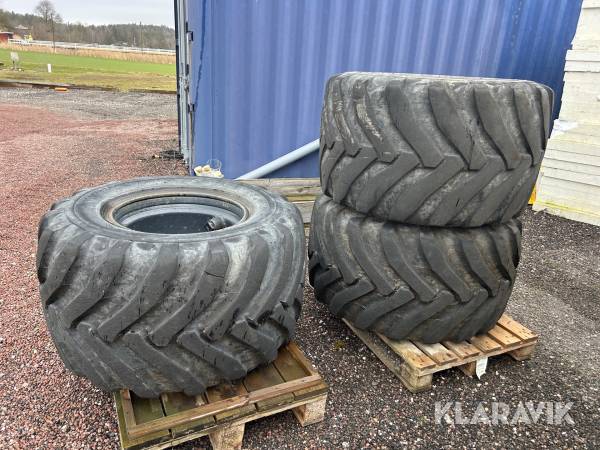 Grävmaskinsdäck Alliance Flotation 331 på plåtfälgar 3 st